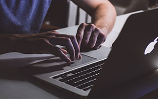 9场不败+扭亏为盈！曼联复苏启幕？还是仍走在钢丝上？