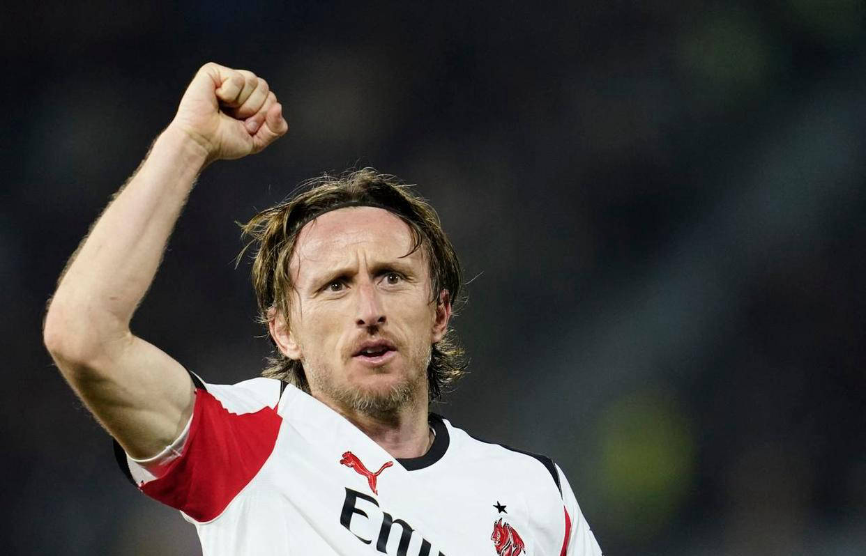 意甲最新积分榜更新：AC米兰客场2-1胜出，争冠形势明朗